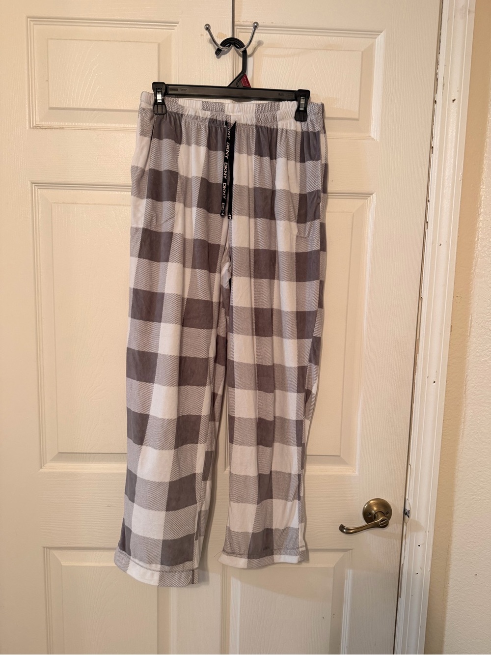 DKNY Plaid Wide Leg lounge Pants in Gray & White Size Medium Like New